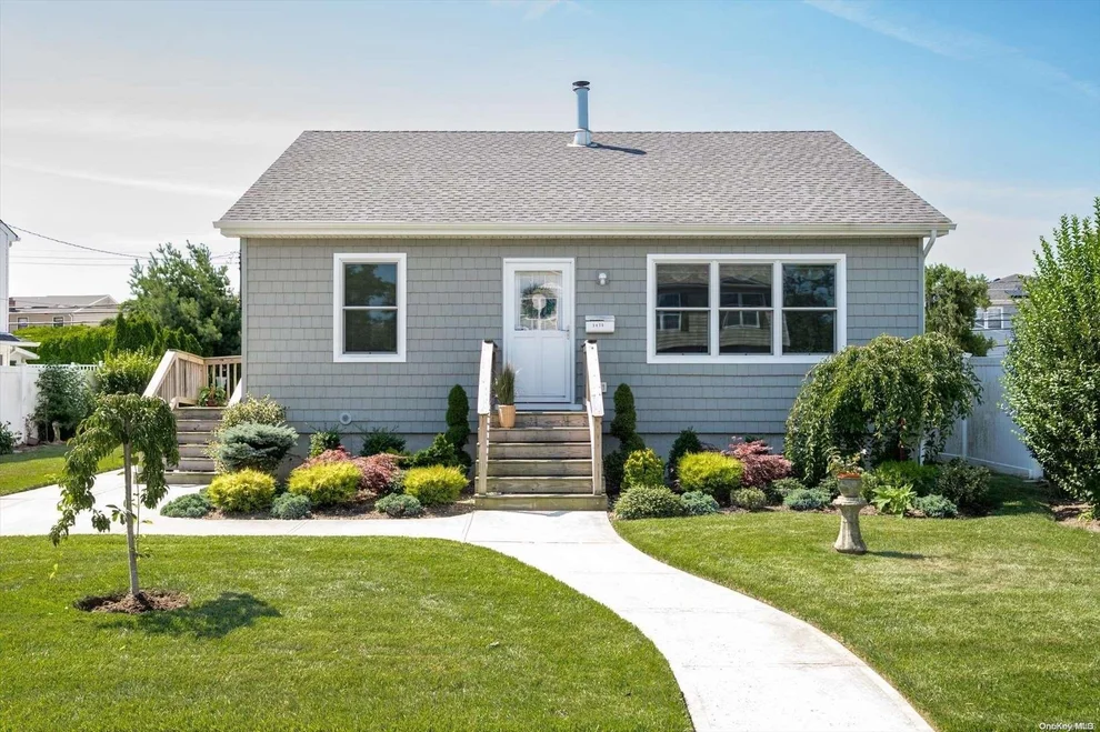 Unit for sale at 3470 Roanoke Street, Hempstead, NY 11783