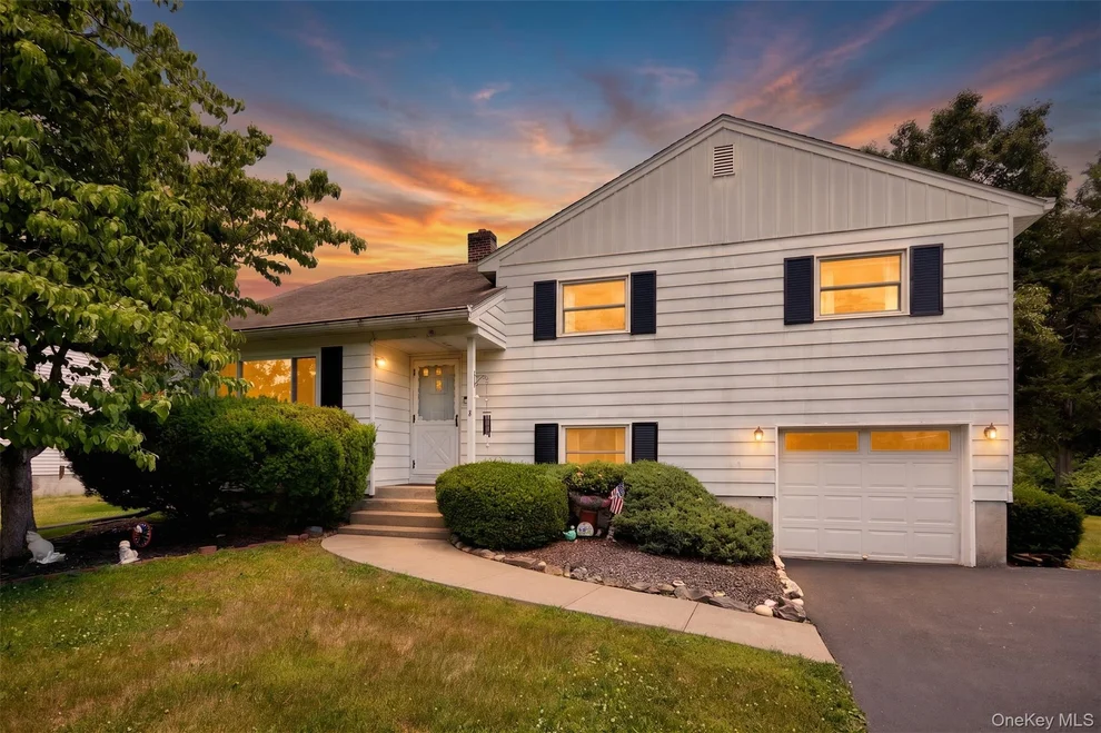 Unit for sale at 8 Abbie Lane, Hyde Park, NY 12538