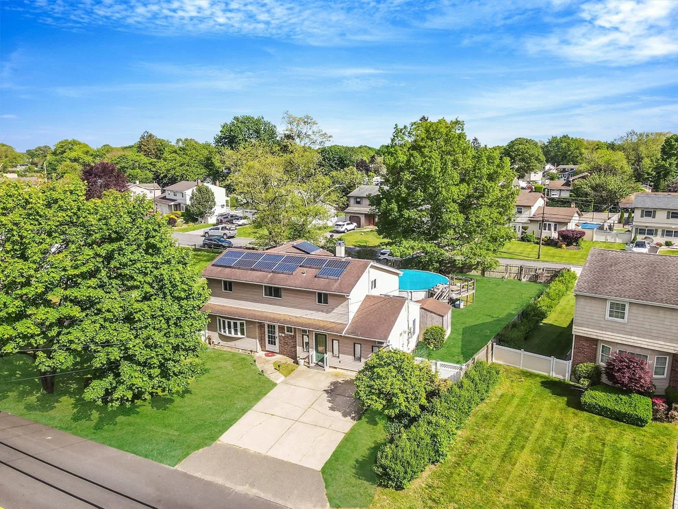 Unit for sale at 420 Old Country Road, Babylon, NY 11729