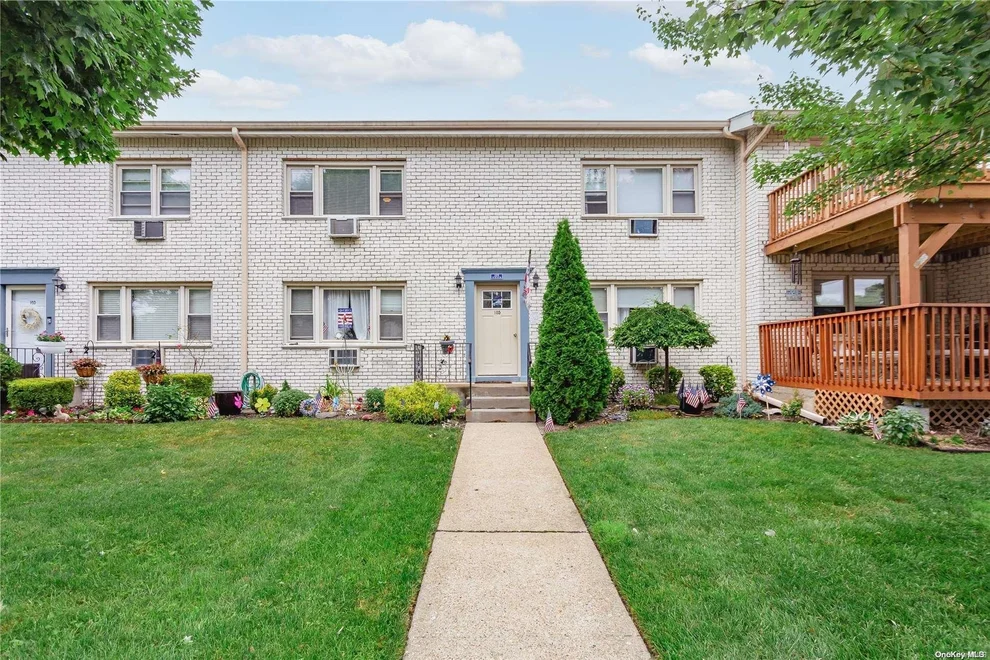 Unit for sale at 105 Finch Lane, Islip, NY 11751