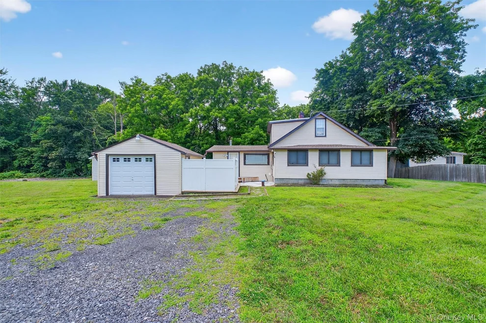 Unit for sale at 283 Hawleys Corners Road, Lloyd, NY 12528