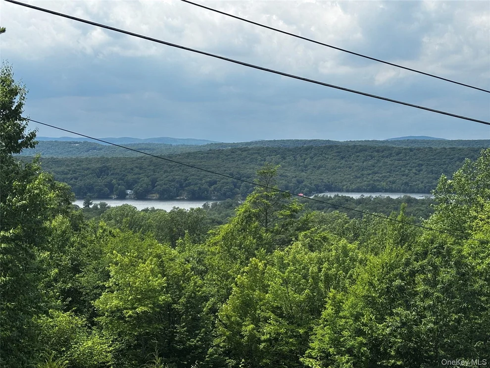 Unit for sale at 560 Oscawana Lake Road, Putnam Valley, NY 10579