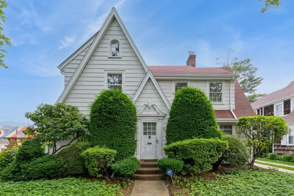 Unit for sale at 85 Huron Road, Hempstead, NY 11001