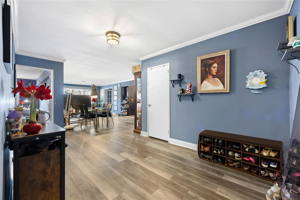 Unit for sale at 21 Chapel Place, North Hempstead, NY 11021