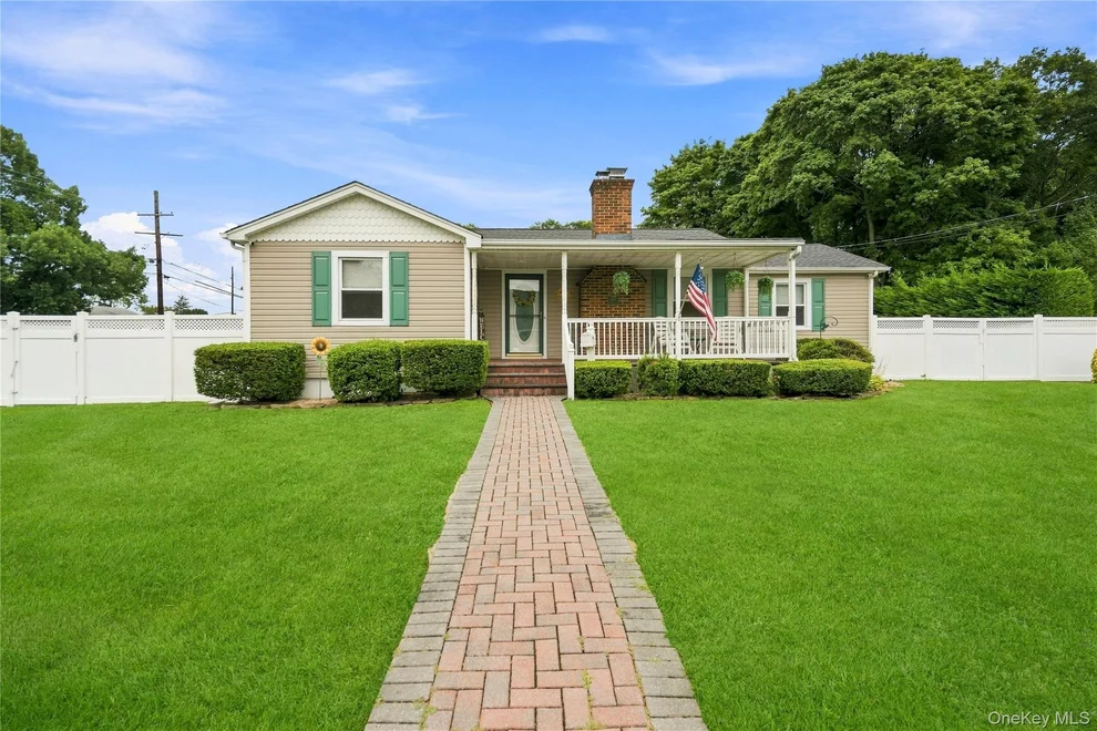 Unit for sale at 494 N Putnam Avenue, Babylon, NY 11757
