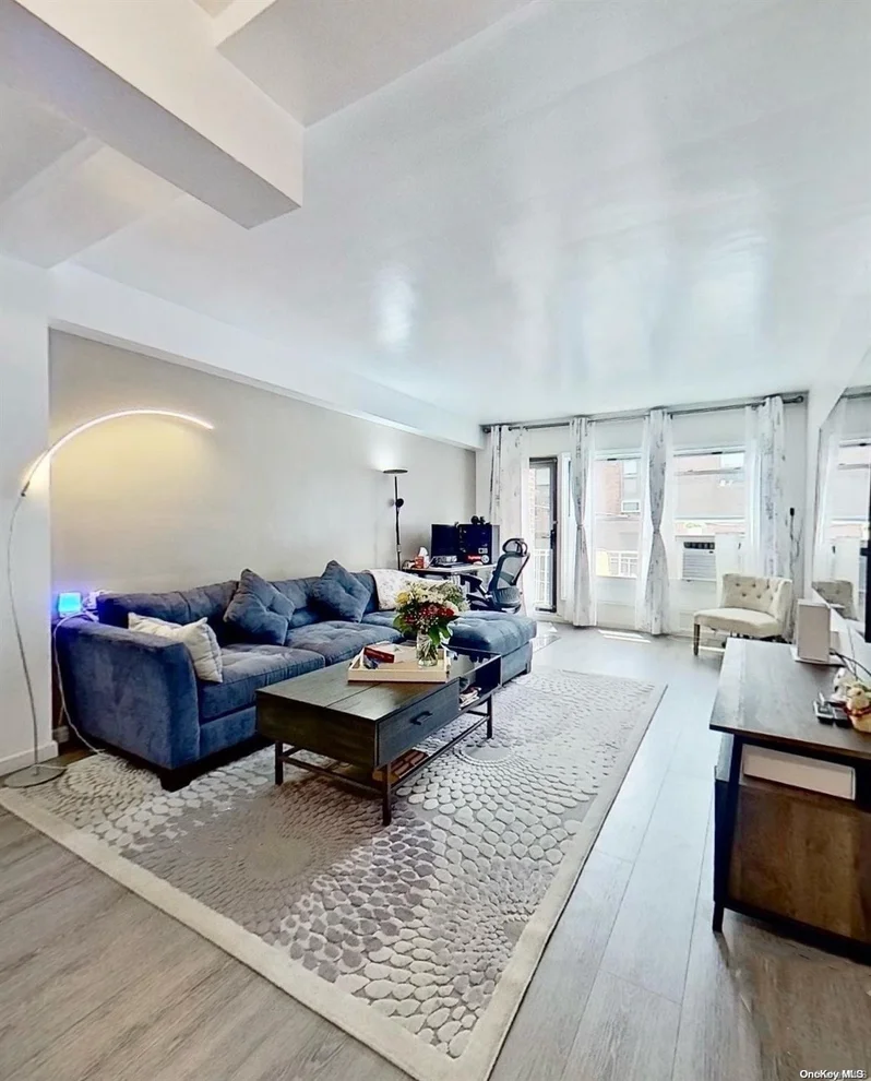 Unit for sale at 40 Schenck Ave, North Hempstead, NY 11021