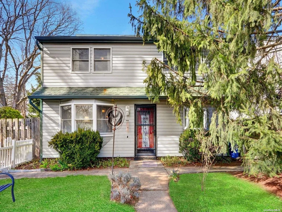 Unit for sale at 525 Shade Street, Babylon, NY 11703