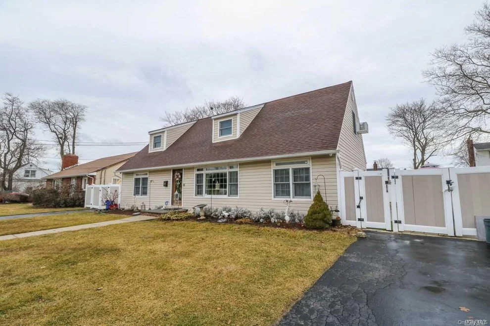 Unit for sale at 55 Winchester Drive, Babylon, NY 11757