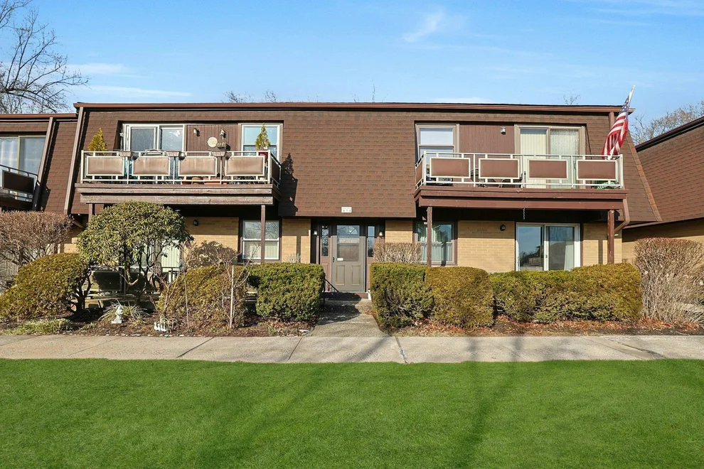 Unit for sale at 4 Germonds Village, Clarkstown, NY 10954