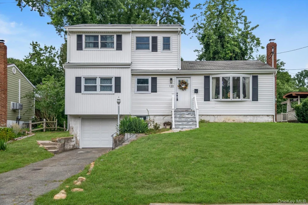 Unit for sale at 120 Glenwood Road, Oyster Bay, NY 11547