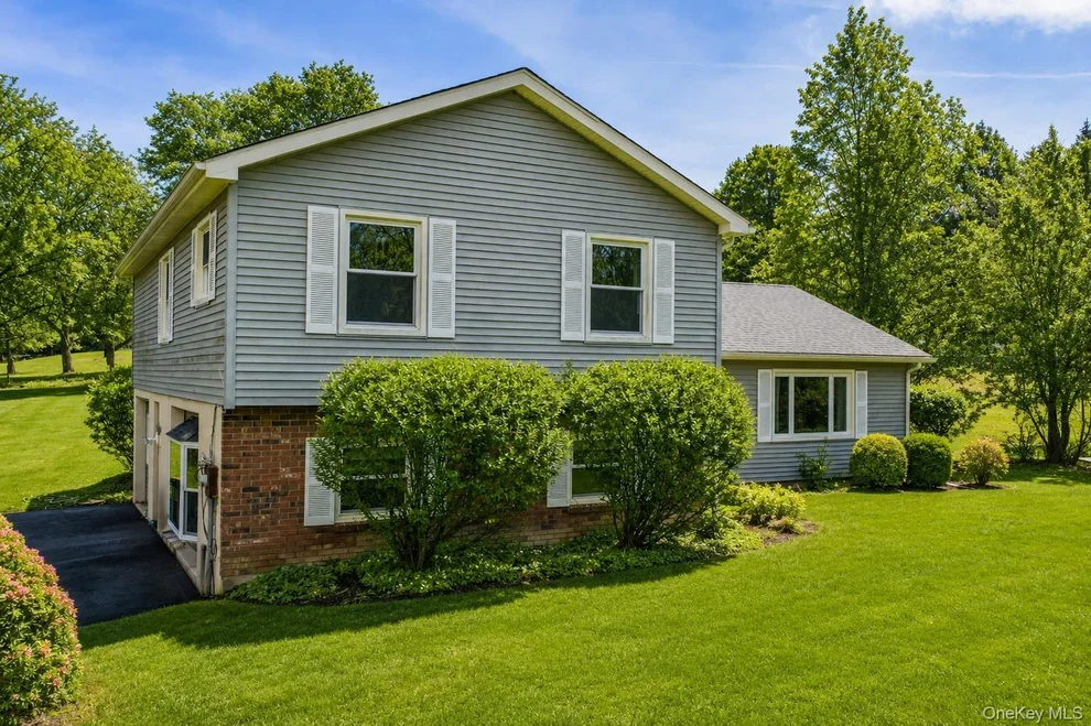 Unit for sale at 20 Winding Hills Drive, Warwick (Town), NY 10921