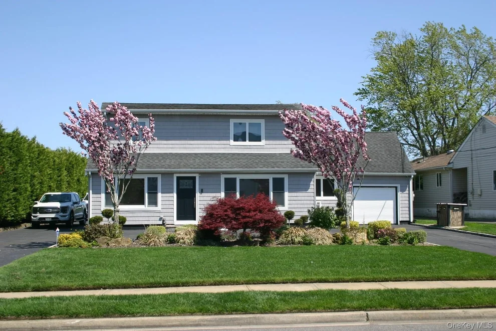 Unit for sale at 121 Ocean Avenue, Oyster Bay, NY 11758