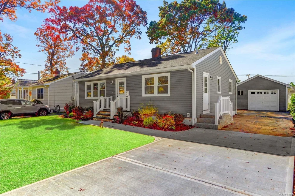 Unit for sale at 36 Anchor Court, Babylon, NY 11704