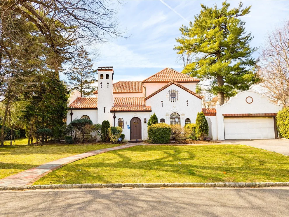 Unit for sale at 16 Stuart Street, North Hempstead, NY 11023