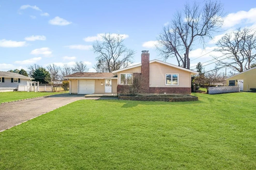 Unit for sale at 25 Pine Hill Lane, Huntington, NY 11746