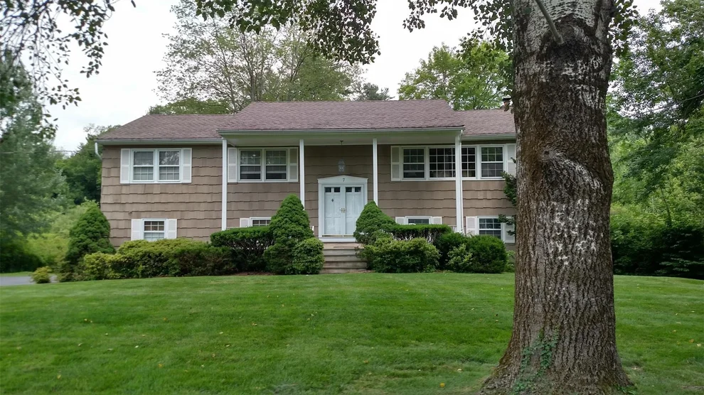 Unit for sale at 7 Oak Hill Road, New Castle, NY 10514