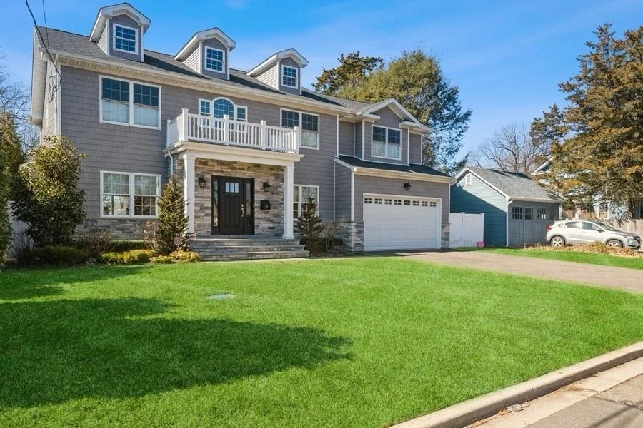 Unit for sale at 8 Anita Ave, Oyster Bay, NY 11791