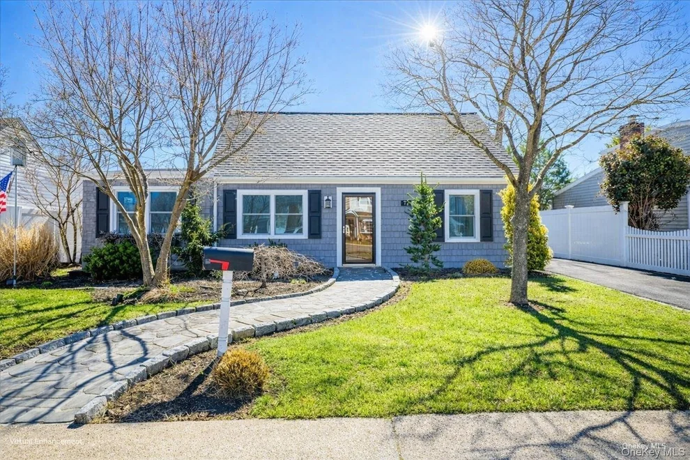 Unit for sale at 72 Cleveland Avenue, Oyster Bay, NY 11758