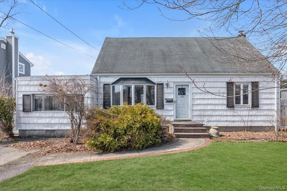 Unit for sale at 120 W 19th Street, Babylon, NY 11729