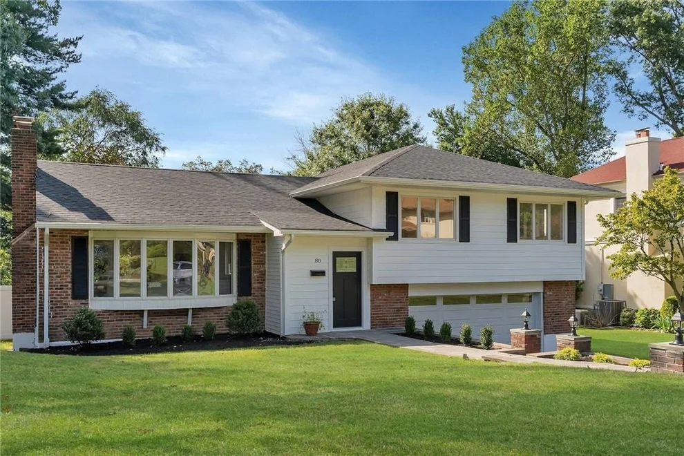 Unit for sale at 80 Pinewood Road, North Hempstead, NY 11030