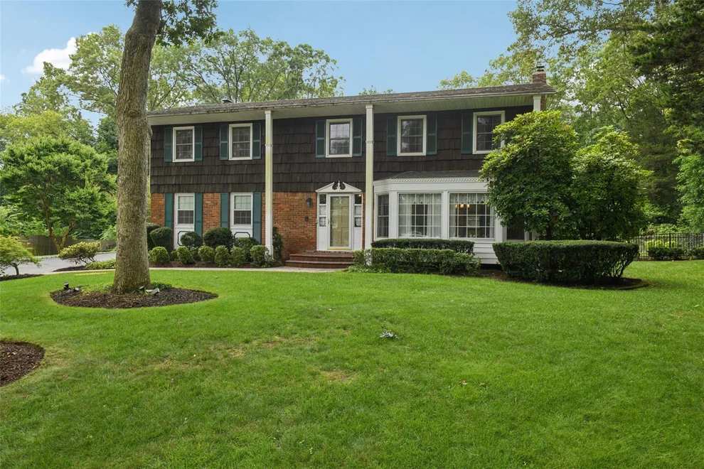 Unit for sale at 5 Lewis Court, Huntington, NY 11731