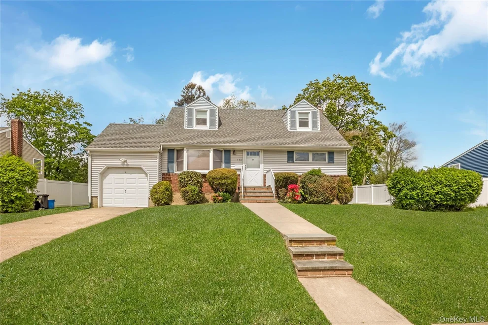 Unit for sale at 142 Elkton Lane, Babylon, NY 11703