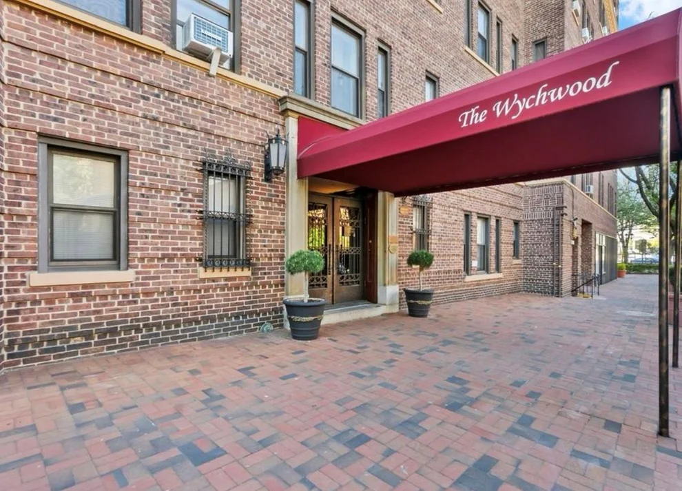 Unit for sale at 8 Barstow Road, North Hempstead, NY 11021