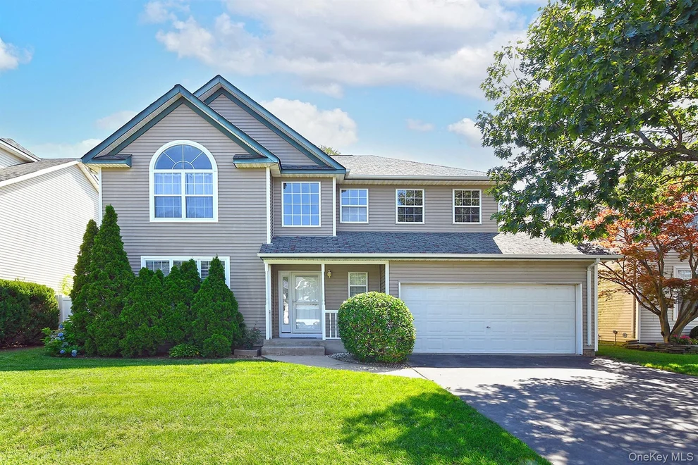 Unit for sale at 196 Cranberry Court, Huntington, NY 11747