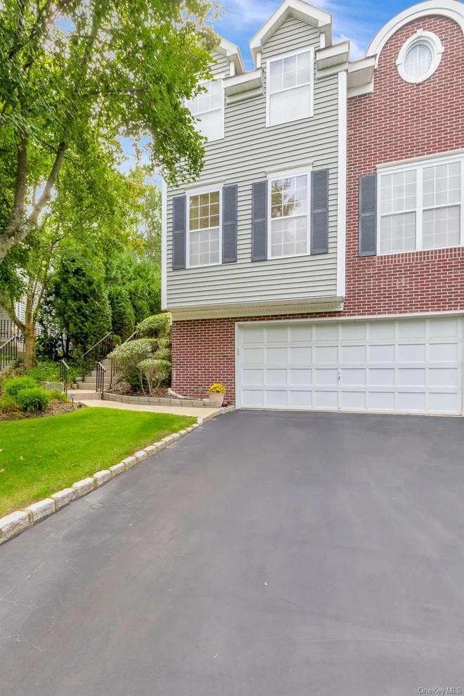 Unit for sale at 143 Paddington Circle, Smithtown, NY 11787