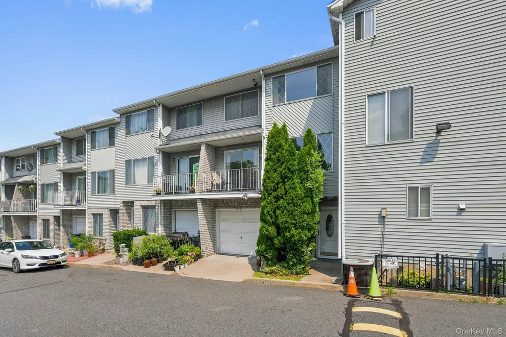 Unit for sale at 110 Vogel Loop, New York, NY 10314