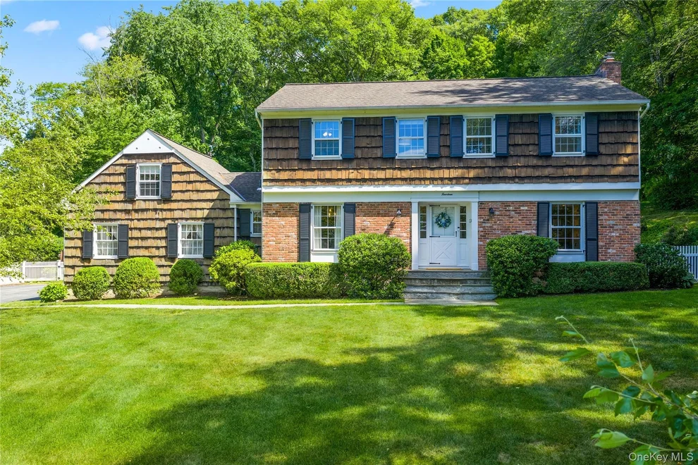 Unit for sale at 14 Briarwood Lane, Mount Pleasant, NY 10570