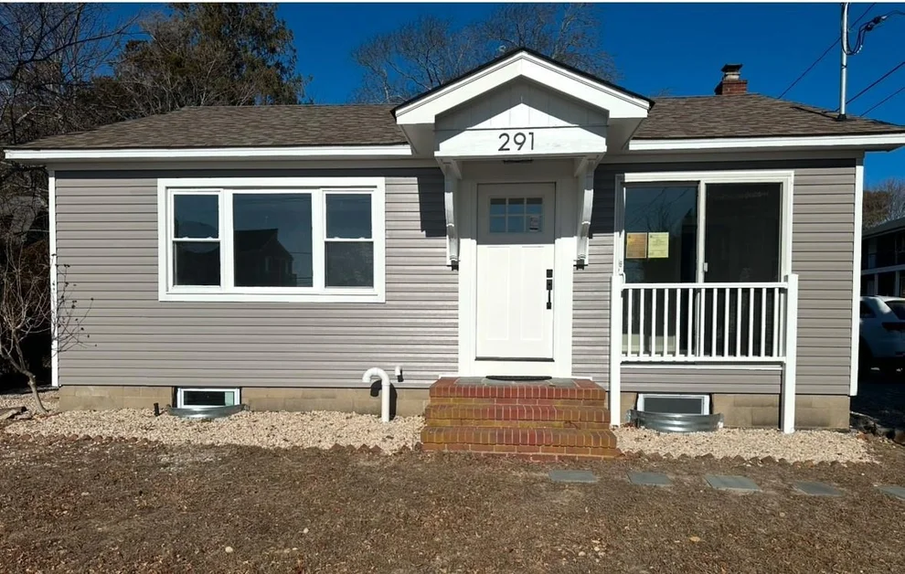 Unit for sale at 291 E Montauk Highway, Southampton, NY 11946