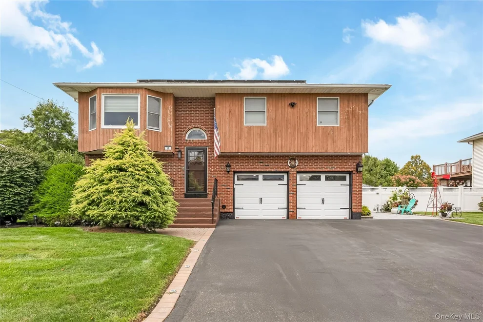 Unit for sale at 17 E Lincoln Avenue, Oyster Bay, NY 11758