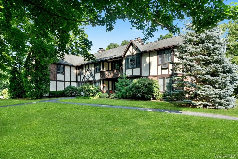 Unit for sale at 21 Foxwood Drive, Mount Pleasant, NY 10570