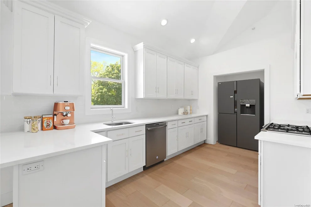 Unit for sale at 21 Montauk Hwy #11, Southampton, NY 11977