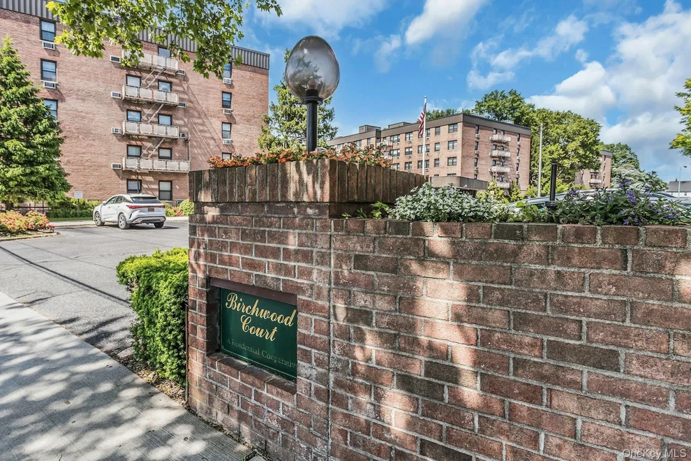Unit for sale at 1 Birchwood, North Hempstead, NY 11501