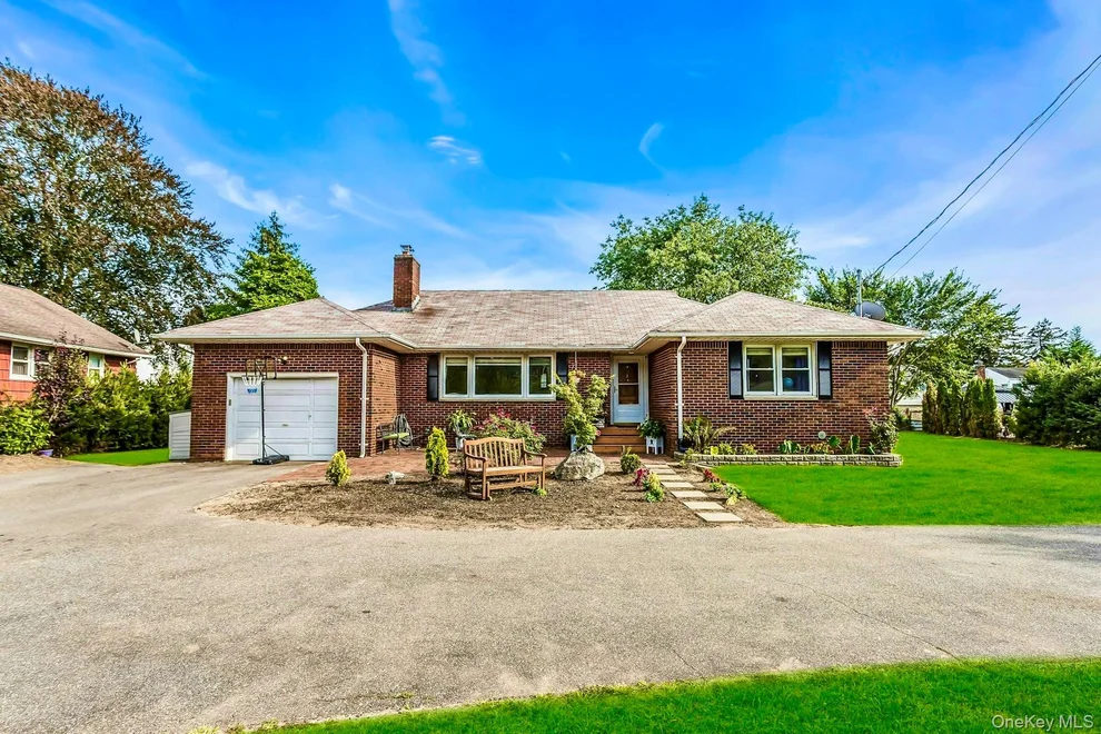 Unit for sale at 20 Maplewood Road, Huntington, NY 11746