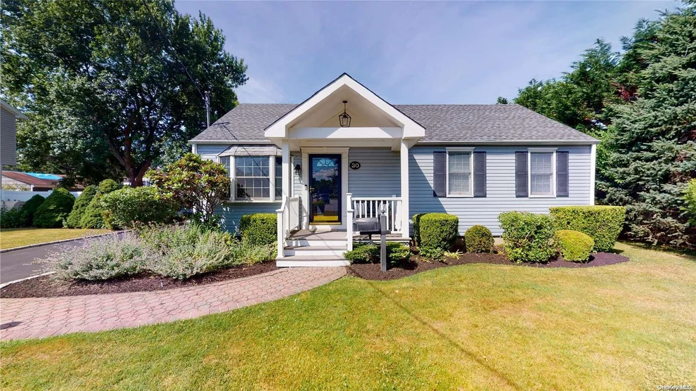 Unit for sale at 30 Quintuck Lane, Islip, NY 11730