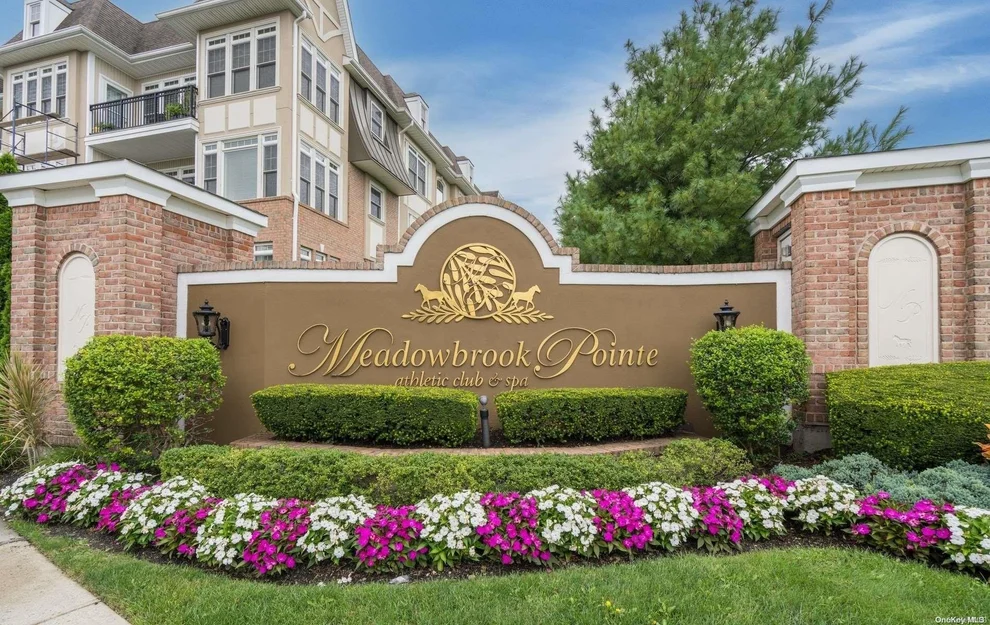 Unit for sale at 554 Pacing Way, North Hempstead, NY 11590