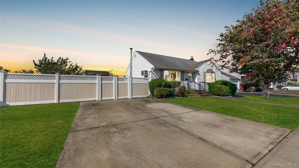 Unit for sale at 19 Arpad Street, Oyster Bay, NY 11801