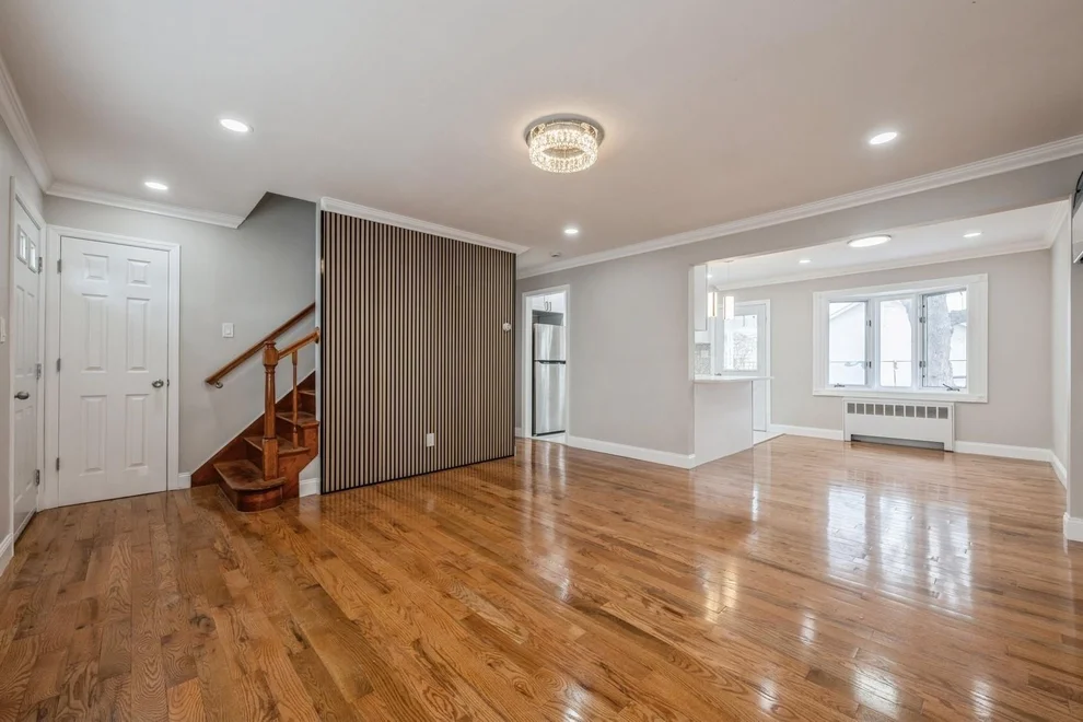 Unit for sale at 10 2nd ave, North Hempstead, NY 11040