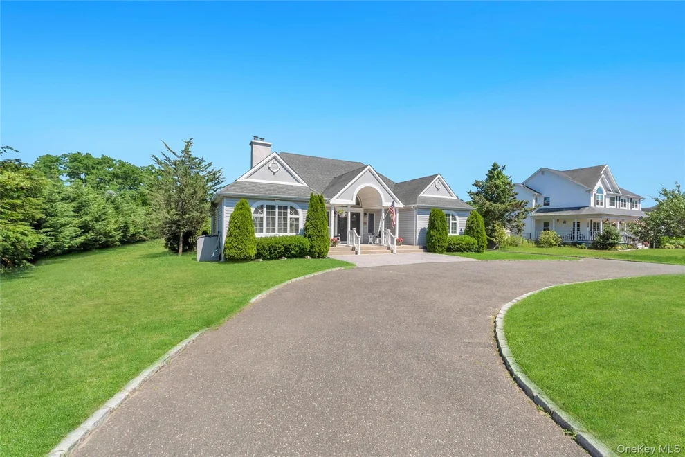 Unit for sale at 275 S Gillette Avenue, Islip, NY 11705