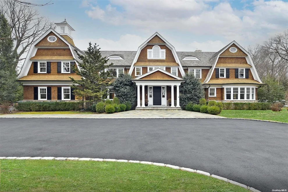 Unit for sale at 25 Meadowood Lane, Oyster Bay, NY 11545
