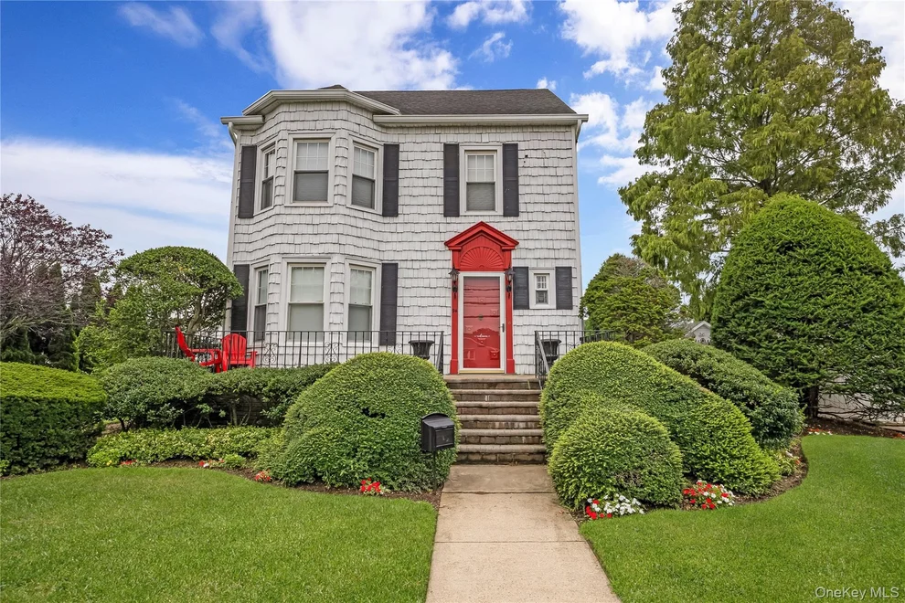 Unit for sale at 94 Fallwood Parkway, Oyster Bay, NY 11735