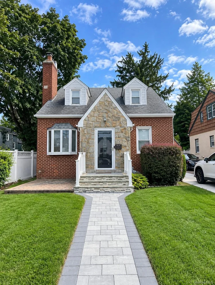 Unit for sale at 800 Wesley Street, Hempstead, NY 11510