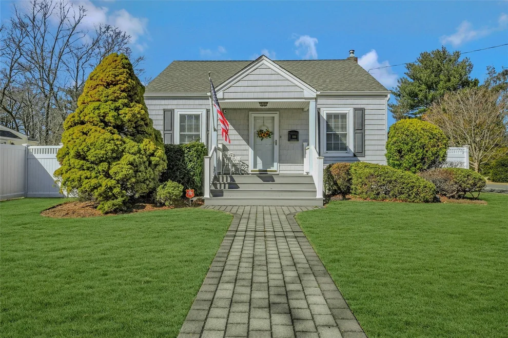 Unit for sale at 500 9th Avenue, Huntington, NY 11731