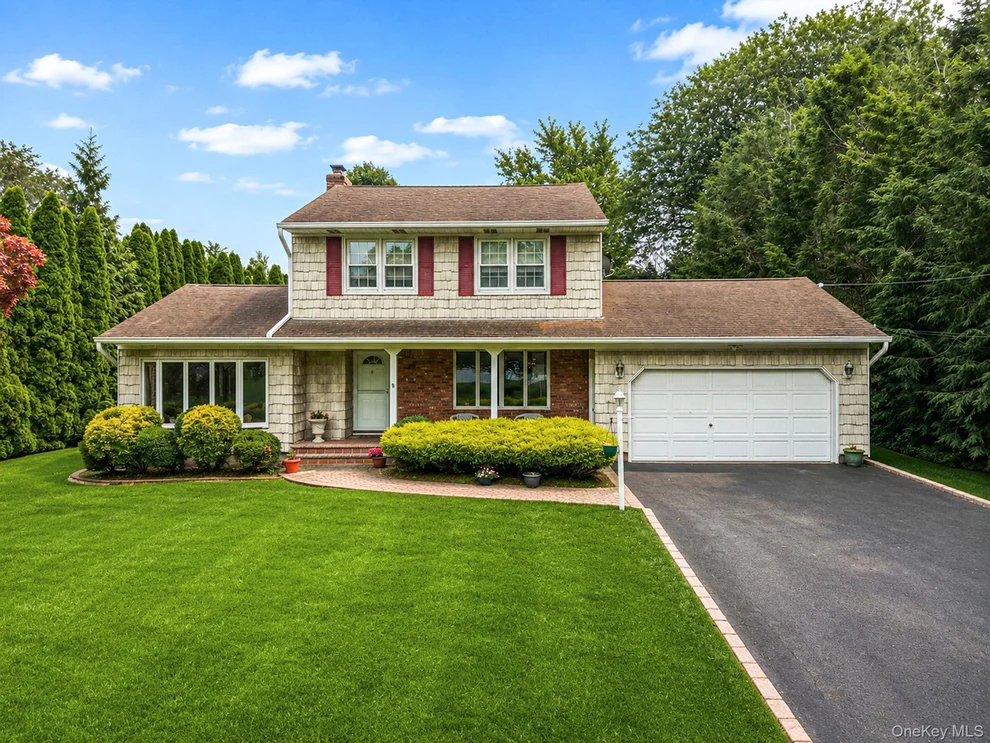Unit for sale at 15 Buhl Lane, Huntington, NY 11731