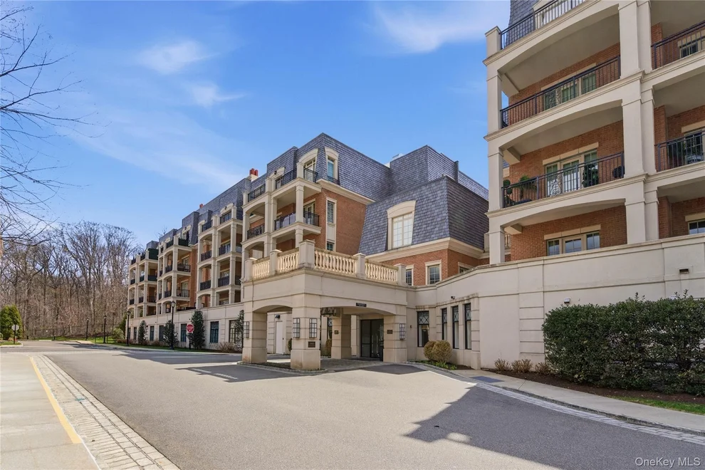 Unit for sale at 3000 Royal Court, North Hempstead, NY 11040