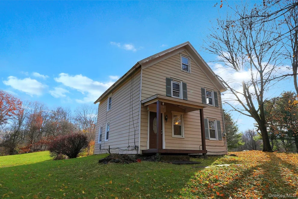 Unit for sale at 284 S Quaker Lane, Hyde Park, NY 12538