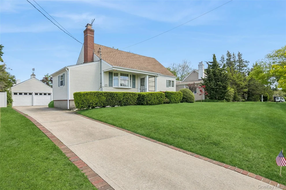 Unit for sale at 10 Frankel Road, Oyster Bay, NY 11758